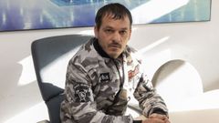 Arrojar cosas, romper cristales y amenazar a los agentes con cuchillos: nuevas andanzas de El Chacho en Carballo