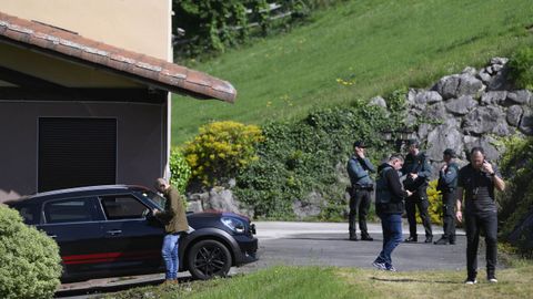 Una mujer y un hombre han sido localizados muertos este s�bado con heridas de arma de fuego en su vivienda en la parroquia de Columbiello, en el municipio asturiano de Lena.