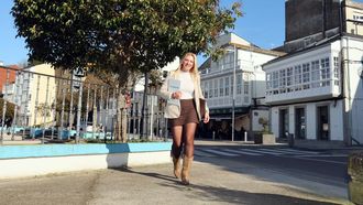 �ngeles del Riego, de Cisbar Inmobiliaria, este lunes en Celeiro, donde se vende alguna casa