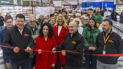 Momento del corte de cinta, en la inauguraci�n de las instalaciones