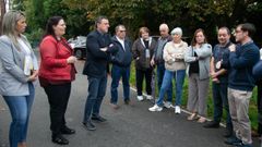 El presidente de la Diputacin, Valentn Gonzlez Formoso, habl este viernes con vecinos y concejales de Bergondo a pocos metros de Villa Julia.
