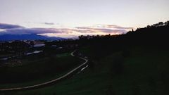 Una vista nocturna de la Pista finlandesa de Oviedo, que est� iluminada hasta las 23.00 horas