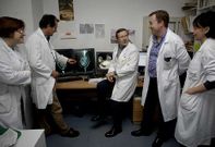 Profesionales del equipo de mama en el hospital Abente y Lago coru��s: de izquierda a derecha, Bego�a Gra�a, Jos� R. Varela, Joaqu�n Mosquera, Benigno Acea y Carmen Cereijo.