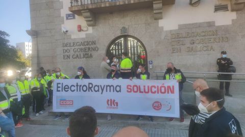 Concentracin de los afectados ante la sede estatal