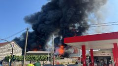 Incendio de una nave de almacenamiento de productos químicos de Impex Europa en Vilagarcía