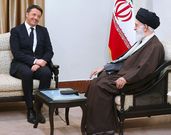 Renzi se reuni� con el ayatol� Jamen�i a su llegada a Teher�n. 