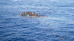 El angustioso rescate de una patera en el Mediterr�neo