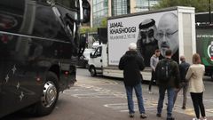 Un cartel denuncia la implicaci�n del pr�ncipe heredero saud� en el asesinato de Khashoggi.