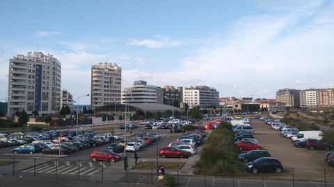 Aparcamiento gratuito situado frente al Museo del Ferrocarril de Gijn