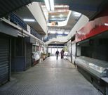 En la plaza quedan abiertos nueve puestos, cuando lleg� a haber casi 300 en 1981. 