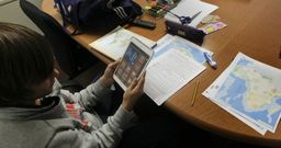 Las nuevas tecnolog�as han llegado a nuestras vidas para quedarse, y los chavales deben aprender a convivir con ellas. 
