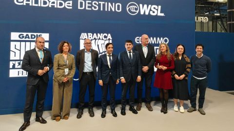 Autoridades en la presentaci&oacute;n del Abanca Pant&iacute;n Classic Galicia Pro en Fitur.