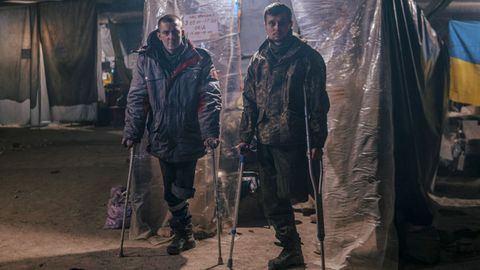 Im�genes difundidas por el Batall�n Azov de soldados heridos en el improvisado hospital en la acer�a de Mari�pol.