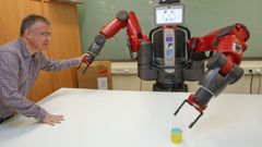 La experiencia del campus en el campo de la rob�tica industrial avala la puesta en marcha del nuevo m�ster de Veh�culos Aut�nomos (en la imagen, el robot Baxter de la UDC)