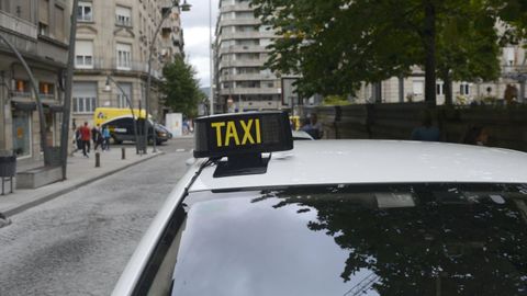 Parada de taxis en el parque de San Lzaro de Ourense