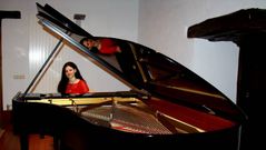 Marianovich, con su piano, en O Barco