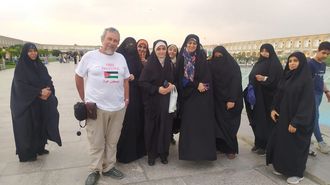 Foni D�az,� profesor jubilado de Pontevedra,�en junio, cuando se fue de turista a Ir�n y tuvo que ser repatriado, con un grupo de mujeres que conoci� all�.