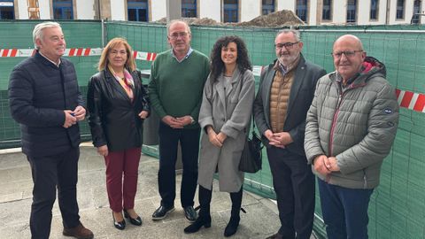 Los senadores lucenses del PP con la portavoz municipal Katy Varela en la plaza de la Estaci�n de Monforte, que se halla actualmente en obras