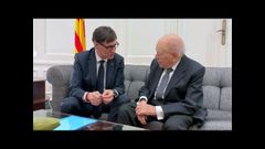 El presidente de la Generalitat, Salvador Illa, y el expresidente catal�n Jordi Pujol, en una reuni�n en diciembre del 2025.