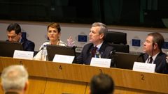 Rueda, onte, no Comit&eacute; Europeo das Rexi&oacute;ns, xunto ao presidente de Andaluc&iacute;a, Juan Manuel Moreno Bonilla (esquerda), a presidenta de Navarra, Mar&iacute;a Chivite, e o de Castela-A Mancha, Emiliano Garc&iacute;a-Page.