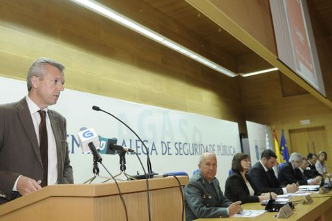 Rueda inaugur� una jornada que siguen 200 profesionales. 
