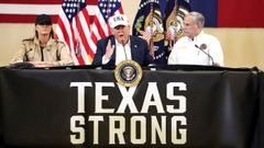 Imagen de archivo de Melania Trump, Donald Trump y el gobernado de Texas, Greg Abbott.