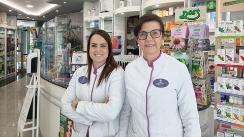 Begoña y Carmen, de la Farmacia Aguirre.