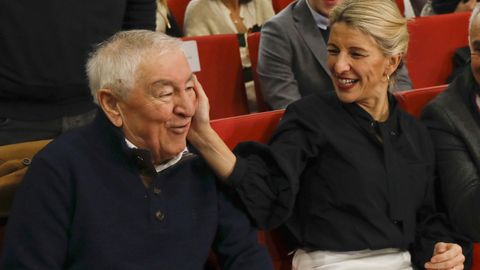 Suso Díaz junto a su hija Yolanda en la entrega de los premios Luis Tilve en enero de 2024