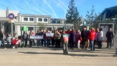 Padres y Madres del colegio de Educaci�n Especial de Castiello protestan por el �vac�o� de la administraci�n regional