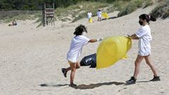 Limpieza de la playa de Montalvo