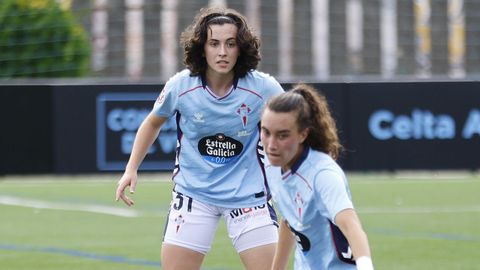 Las jugadoras de As Celtas Celia Fontecha y Noela Snchez, en un partido en A Madroa.