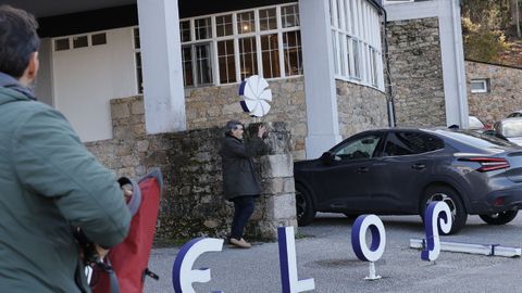 El administrador nico de Sargadelos, Segismundo Garca, abandonando este viernes las instalaciones de la fbrica de Sargadelos