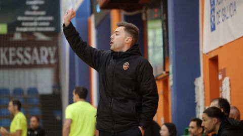 Rial, durante su &uacute;ltimo partido al frente del Reyco Burela el pasado 20 de diciembre ante el UA Ceut&iacute;.