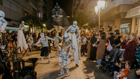 Las actividades de Halloween incluyeron diversos desfiles y espectculos callejeros.