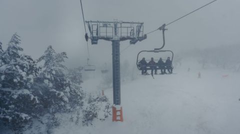 Manzaneda abre la temporada de esqu�.Primer d�a de esqu� en la estaci�n de Manzaneda.