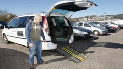 Imagen de archivo de uno de los primeros taxis adaptados que circularon por Pontevedra