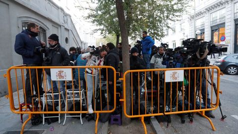 Gran expectaci�n medi�tica a las puertas del Supremo.