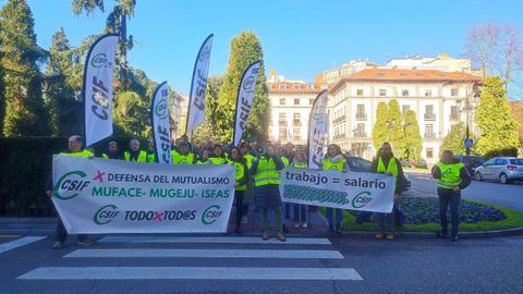 Manifestacin de mutualistas de Muface organizada por CSIF en Oviedo.