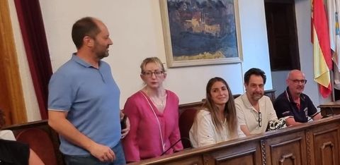 Los cinco ediles del PP en el pleno de O Barco de Valdeorras.