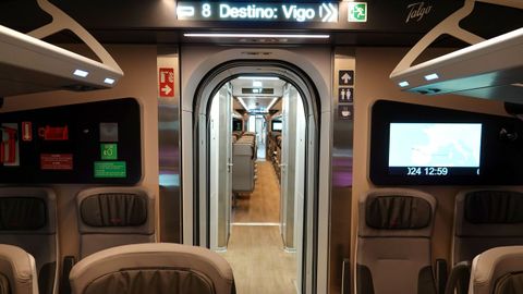 Interior del tren Avril.