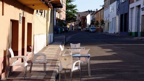 Una terraza de una bar ubicada en las calles de la localidad de �scar