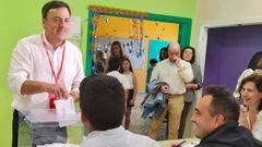 Valent�n Gonz�lez Formoso votando en As Pontes