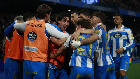 Los jugadores del Deportivo celebran uno de los tres goles marcados al Mirand�s