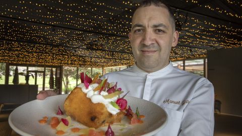 Manuel Garea, en O Pazo de Cores (A Ba�a).�Cuenta Javier Olleros (Culler de Pao y con dos estrellas Michelin), que tiene tal confianza en �l que recibe sus consejos pasteleros al pie de la letra. Pero tambi�n tiene fascinados a los clientes del pazo con sus creaciones.