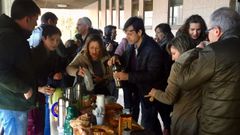 Desayuno solidario de los funcionarios en huelga y recogida de alimentos para donar a Vida Digna