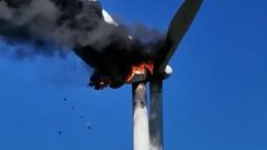Arde un aerogenerador en el Monte Faro