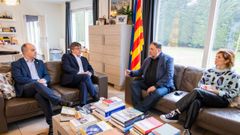 El secretario general y el presidente de Junts, Jordi Turull y Carles Puigdemont; y el presidente y la secretaria general de ERC, Oriol Junqueras y Elisenda Alamany, respectivamente, en Waterloo