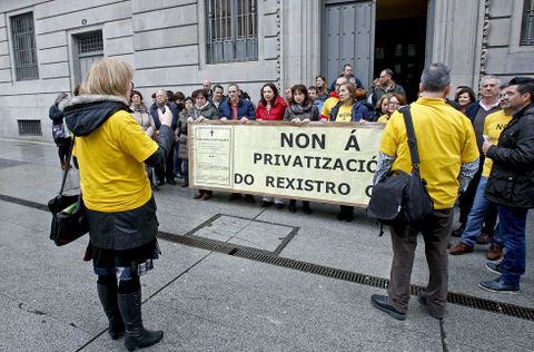 La movilizacin de ayer a las puertas de la Audiencia tendr continuidad en prximas jornadas. 