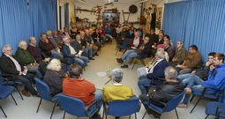 Medio centenar de apicultores de la zona, incluso de Culleredo, se reunieron en Fonteboa. 