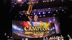 Juan Carlos Prez con el trofeo por Aldealista.